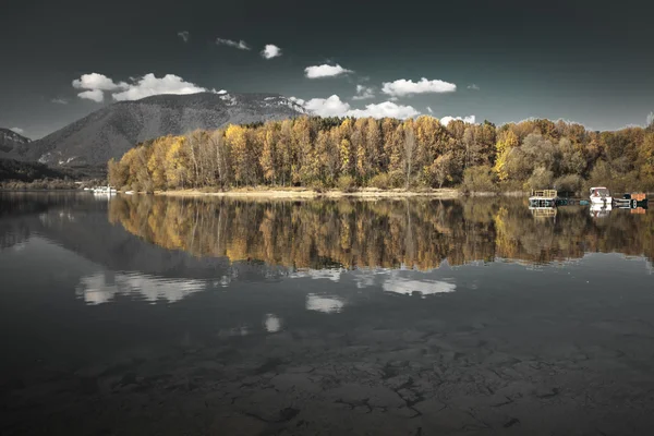 Water reflection - lake Liptovska Mara, Slovakia — Stock Photo, Image