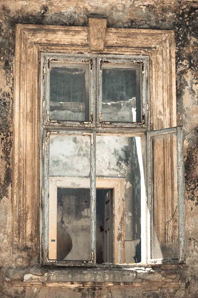 Broken window — Stock Photo, Image