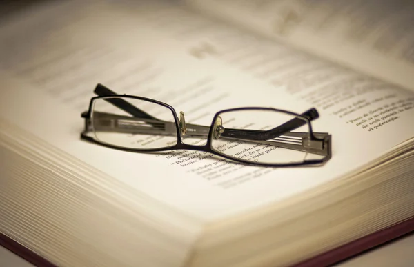 Open book and glasses Stock Picture