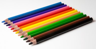 izole renkli kalemler