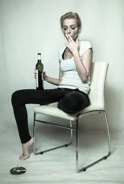 Dohányzó nő — Stock Fotó