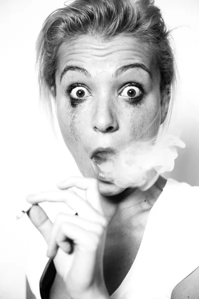 Smoking girl — Stock Photo, Image