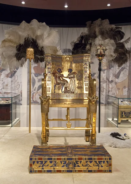 Tutankhamun의 황금 왕좌 — 스톡 사진