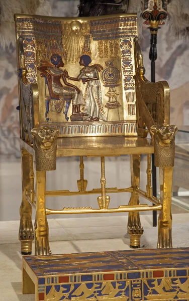 Tutankhamun의 황금 왕좌 — 스톡 사진
