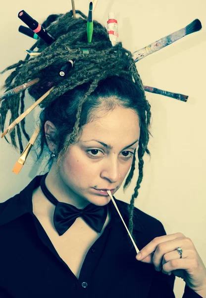 Mädchen mit Dreadlocks — Stockfoto