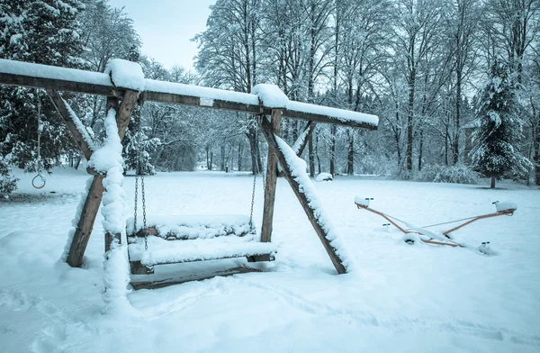 Snöiga lekplatsen — Stockfoto