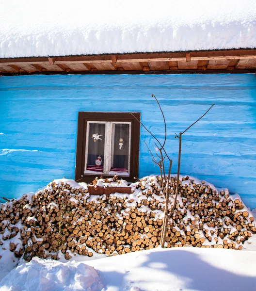 Chalet dans un village historique Vlkolinec, Slovaquie — Photo