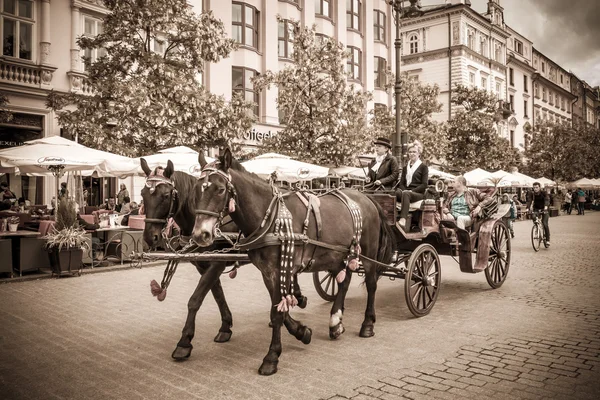 Paard en wagen in Krakau, Slowakije — Stockfoto