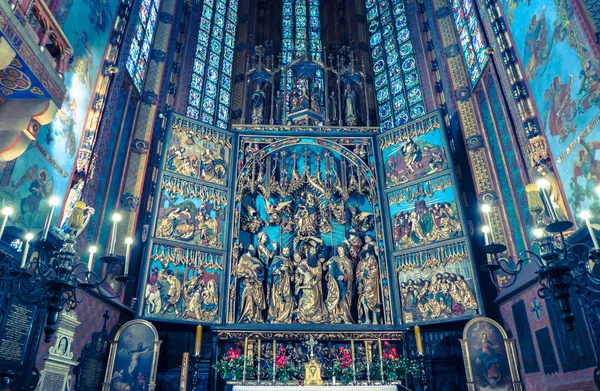 Interieur van basiliek in Krakau, Polen — Stockfoto