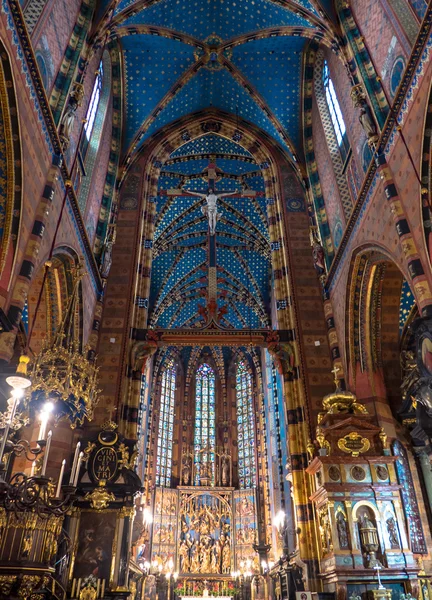 Interieur van basiliek in Krakau, Polen — Stockfoto