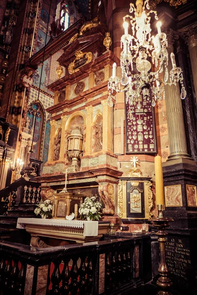 Interno della basilica di Cracovia, Polonia — Foto Stock