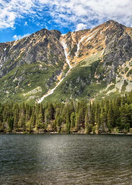 Lago y montañas — Foto de Stock