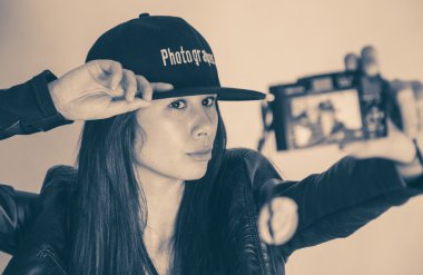 Kız selfie studio yapma