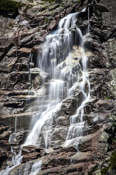 在高塔特拉山区，斯洛伐克瀑布 — 图库照片