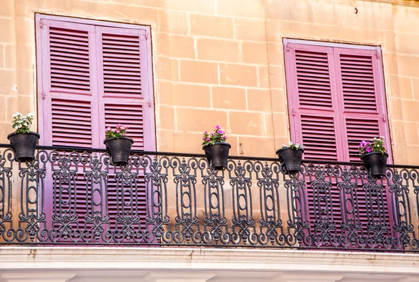 Renkli balkon - Mdina, Malta — Stok fotoğraf