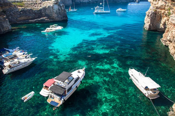 Blue lagoon at Comino - Malta — Stock Photo, Image