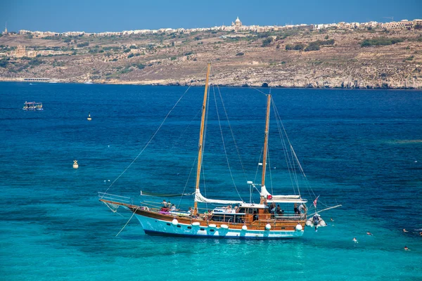 Navio na ilha de Comino, Malta — Fotografia de Stock