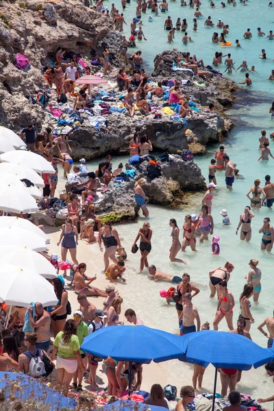 Sunbathing at blue lagoon - Comino, Malta — Stock Photo, Image