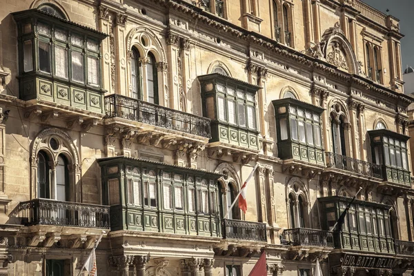 Typisches gebäude in valletta, malta — Stockfoto