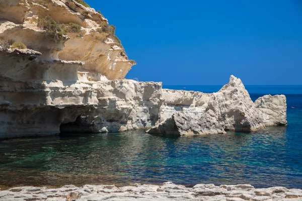 St Peters basen - kamienistej plaży na Malcie — Zdjęcie stockowe