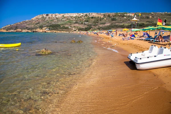 Areia laranja na baía de Rampa - ilha Gozo - Malta — Fotografia de Stock