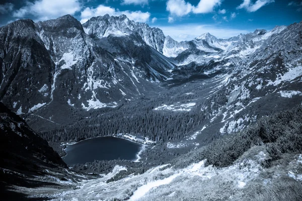 높은 Tatras, 슬로바키아에 탄 Popradske 소 — 스톡 사진