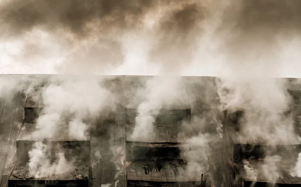 Burning roof — Stock Photo, Image