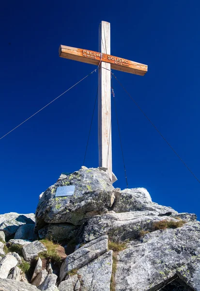 Kříž na vrcholu kopce Solisko, Slovensko — Stock fotografie