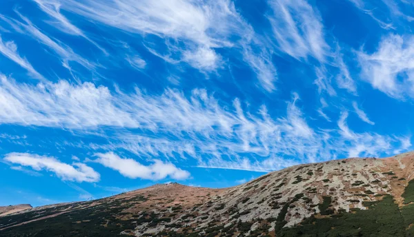 Cloudscape and mountains — Stock Photo, Image