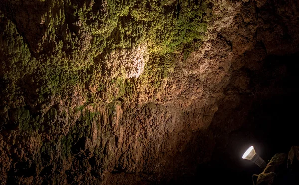 Caverna sob castelo bojnice — Fotografia de Stock