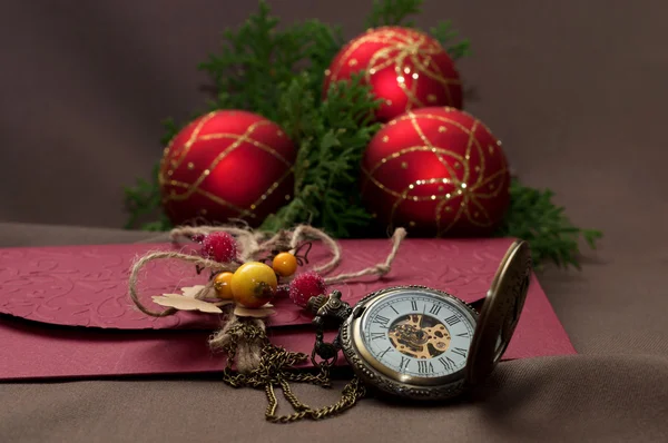 Noël, boules de Noël et horloge. Lettre — Photo