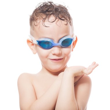 Gülümseyen genç yüzücü