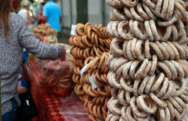 Comprar rosquillas en la calle —  Fotos de Stock