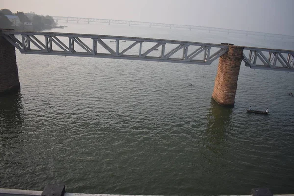 Toller Blick Auf Fluss Und Fluss Von Einer Anderen Brücke — Stockfoto