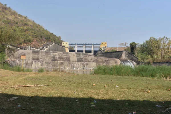 Een Oude Dam Dichtbij Uitzicht Met Kijken Geweldig Zonnige Dag — Stockfoto