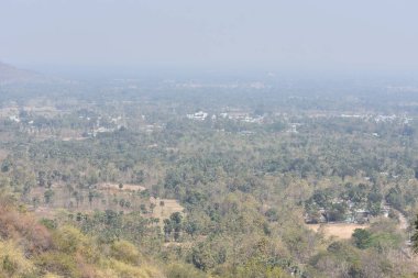 Dağın yüksek manzarasından köy manzarası çok güzel görünüyor..