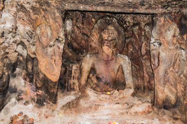 Buda Stupa 'lar tepenin üstünde. Buda heykelleri ve aptallar tepenin üstünde olduğundan beri Buda tepeleri olarak adlandırılıyor. Ancak halk bu tepelere Bojjanna Konda diyor.