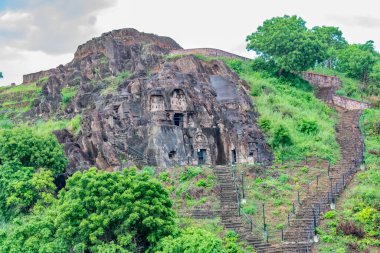 Buda tapınağı tepelerinin yakınındaki başka bir tepeden alındı..