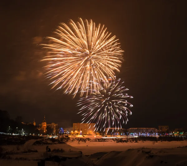 Los fuegos artificiales de fin de año 2015 . — Foto de Stock