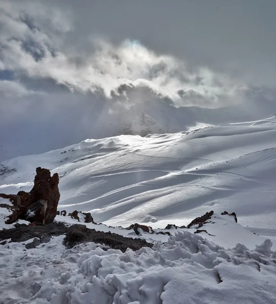 Baksan Bergdal, Elbrus och Cheget, Ryssland. — Stockfoto