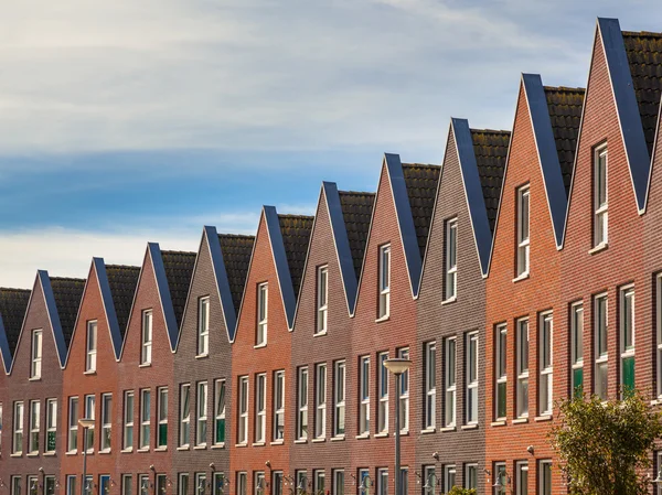 Façades de maisons familiales modernes — Photo