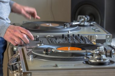 DJ studio evde