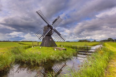 Friesland içinde ahşap fırıldak