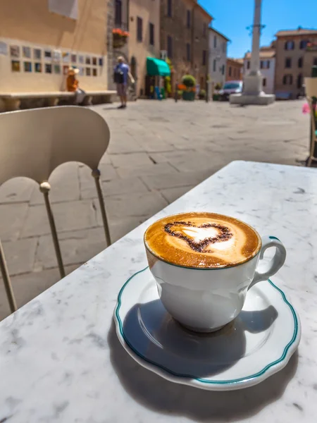 Italian Cup of Coffee di Restoran Teras dengan Street View , — Stok Foto