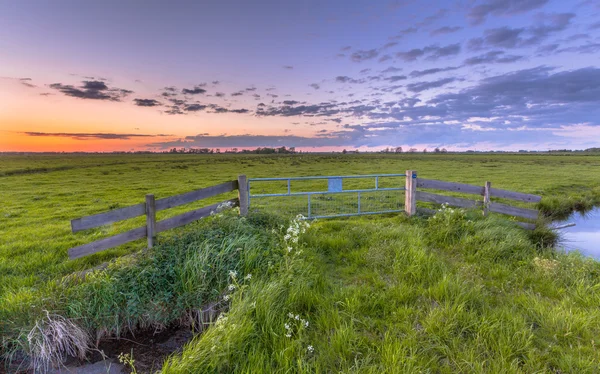 Vlakke land zonsondergang — Stockfoto