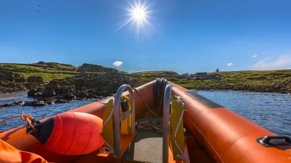 Rigida barca gonfiabile giornata di sole — Foto Stock