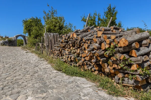 Stapel brandhout boog — Stockfoto