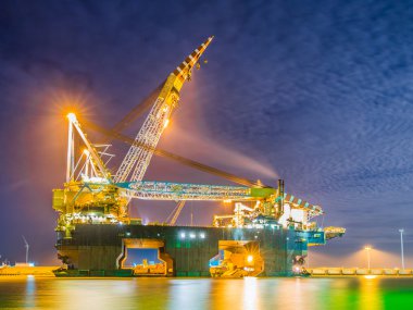 Büyük Pipelay vinç gemi