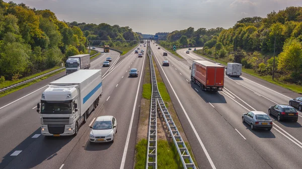 Yukarıda da görüleceği akşam trafik — Stok fotoğraf