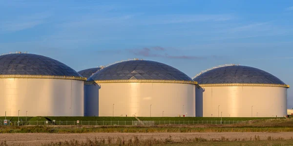 Modern big oil storage tanks — Stock Photo, Image